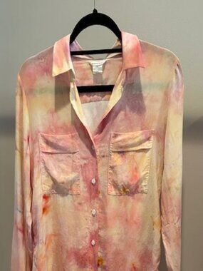 CLUB MONACO blouse, silk front and sleeves, back is a jersey knit, size XS